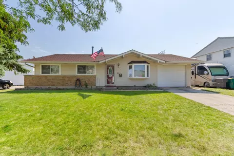 423 Arnold Ave, Romeoville, IL 60446