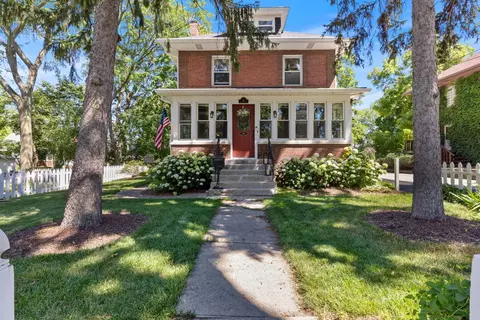 417 E Willow Ave, Wheaton, IL 60187