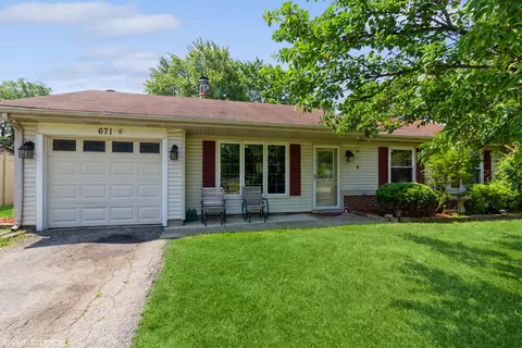 671 Rockhurst Rd, Bolingbrook, IL 60440