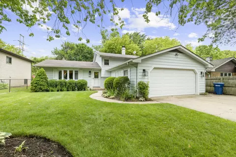 815 Jenkisson Ave, Lake Bluff, IL 60044