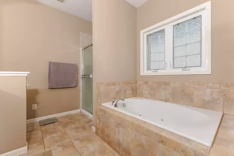 Bath - 1094 Canyon Creek Rd, Normal, IL 61761 photo 2 of 5