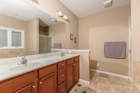 Bath - 1094 Canyon Creek Rd, Normal, IL 61761 photo 1 of 5