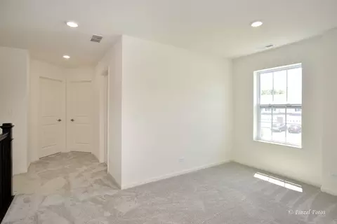 Entry Way - 1012 Draper Rd, Mchenry, IL 60050 photo 1 of 1