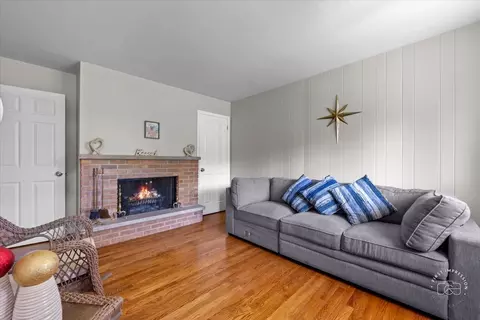 Living - 935 Ruth Dr, Elgin, IL 60123 photo 3 of 3