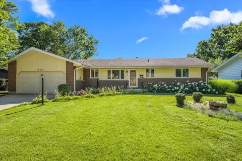 935 Ruth Dr, Elgin, IL 60123
