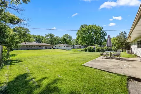 Exterior - 935 Ruth Dr, Elgin, IL 60123 photo 1 of 2