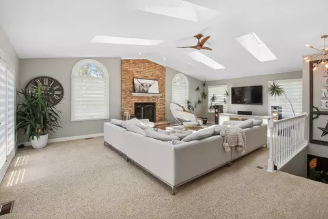 Living - 3209 Kingfisher Ct, Rolling Meadows, IL 60008 photo 2 of 2