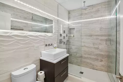 Bath - 3209 Kingfisher Ct, Rolling Meadows, IL 60008 photo 1 of 3