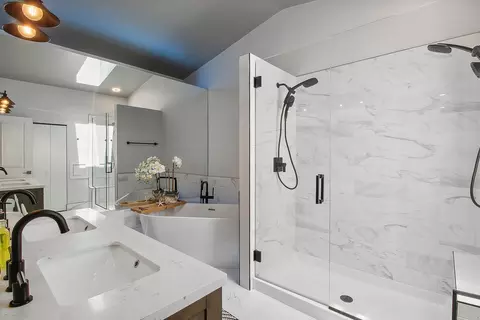 Bath - 3209 Kingfisher Ct, Rolling Meadows, IL 60008 photo 2 of 3