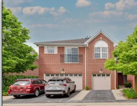 1116 Kensington Dr #21-A1, Northbrook, IL 60062
