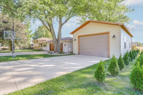 3303 E Bruce Acres Dr, Urbana, IL 61802