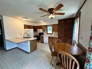 103 E Washington St, Congerville, IL 61729 photo 8