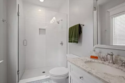 Bath - 446 Jackson Ave, Glencoe, IL 60022 photo 4 of 6