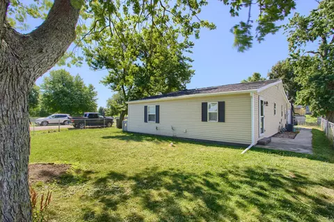 309 N State St, Danvers, IL 61732 photo 3