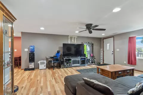 309 N State St, Danvers, IL 61732 photo 10