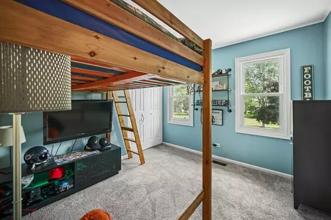 Bedroom - 716 Holly Dr, Bartlett, IL 60103 photo 3 of 5