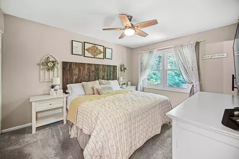 Bedroom - 716 Holly Dr, Bartlett, IL 60103 photo 2 of 5
