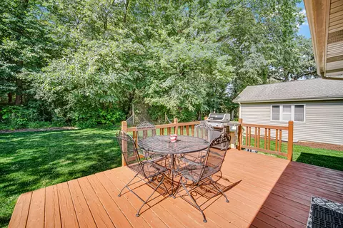 Exterior - 716 Holly Dr, Bartlett, IL 60103 photo 2 of 3