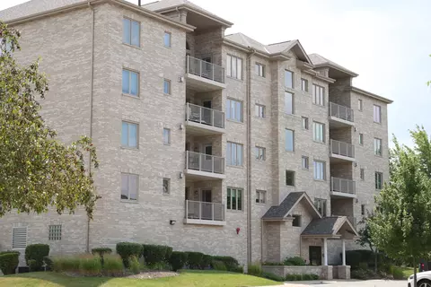 11111 Waters Edge Dr #1B, Orland Park, IL 60467
