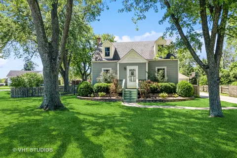 201 Holly Ave, Darien, IL 60561
