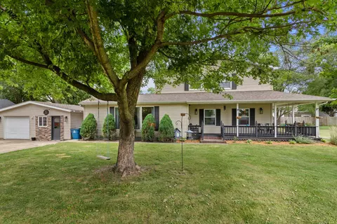 804 W William St, Monticello, IL 61856
