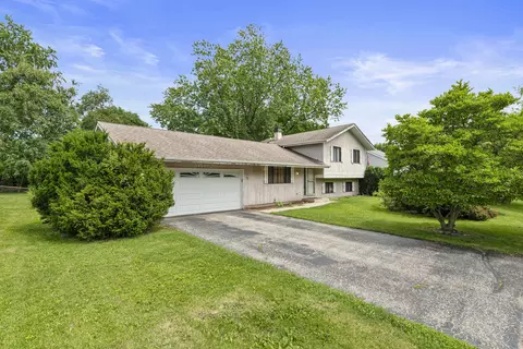 2002 N Sherman Dr, Mchenry, IL 60050