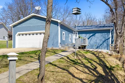 45 Roxbury Rd, Mackinaw, IL 61755