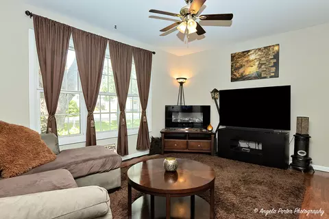 Living - 4517 Clearview Dr, Mchenry, IL 60050 photo 1 of 3