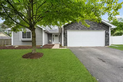 1641 Edinburgh Ct, Aurora, IL 60504