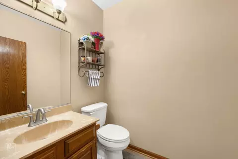 797 Cheyenne Ln, Elgin, IL 60123 photo 17