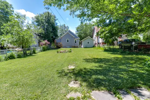 Exterior - 914 E Locust St, Bloomington, IL 61701 photo 7 of 8