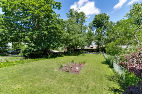 Exterior - 914 E Locust St, Bloomington, IL 61701 photo 5 of 8