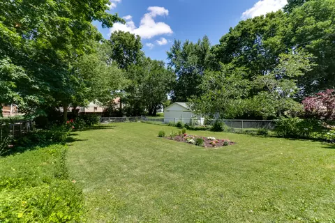 Exterior - 914 E Locust St, Bloomington, IL 61701 photo 6 of 8