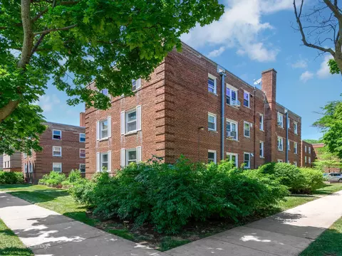 2200 W Farwell Ave #1, Chicago, IL 60645