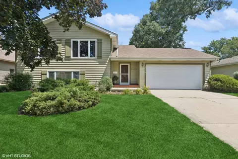 5008 W Oakwood Dr, Mchenry, IL 60050