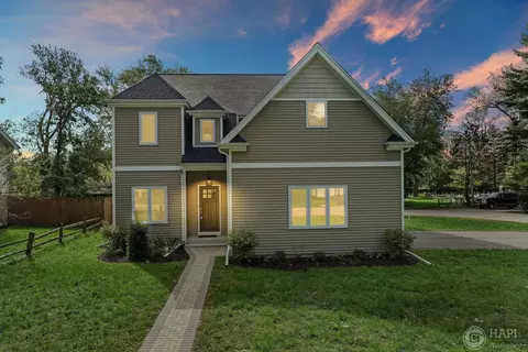 425 S Circle Ave, Port Barrington, IL 60010