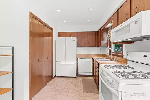1011 Valewood Rd, Bartlett, IL 60103 photo 7