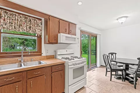 1011 Valewood Rd, Bartlett, IL 60103 photo 8