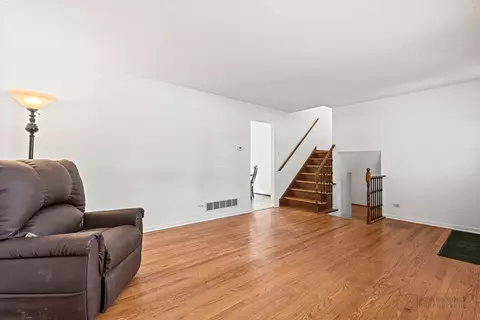 1011 Valewood Rd, Bartlett, IL 60103 photo 4