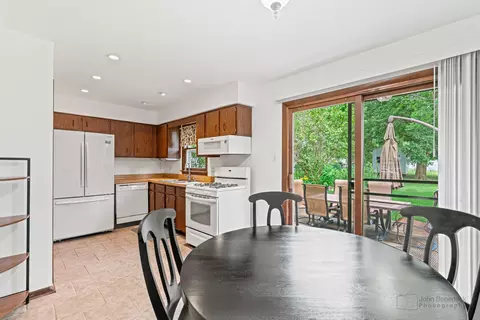 1011 Valewood Rd, Bartlett, IL 60103 photo 5
