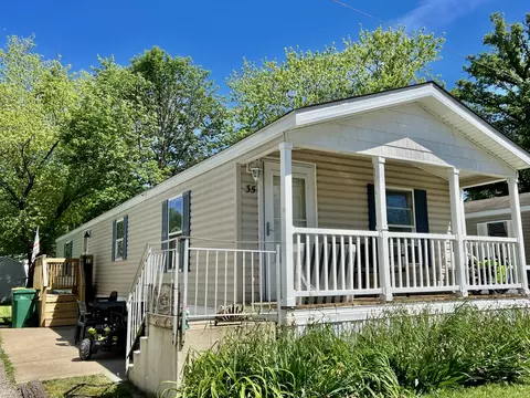 35 Maple St, Minooka, IL 60447
