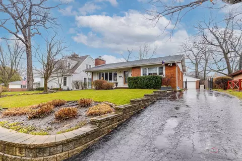 765 Green Briar Ln, Lake Forest, IL 60045