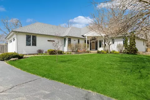 10601 Michigan Dr, Spring Grove, IL 60081