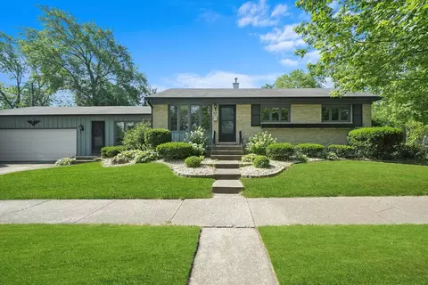 821 Highland Ave, Thornton, IL 60476