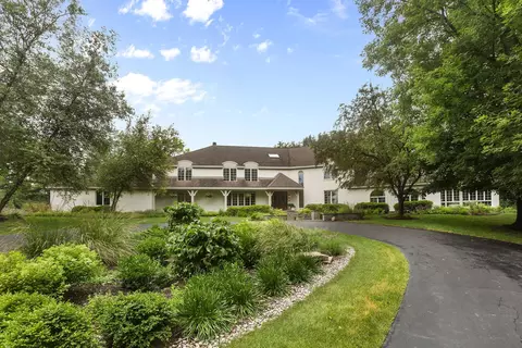 120 Dunrovin Dr, Barrington Hills, IL 60010