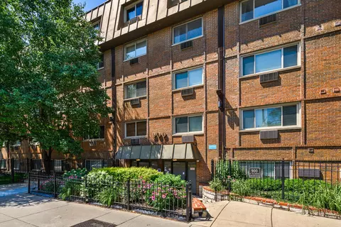 900 W Fullerton Ave #4J, Chicago, IL 60614