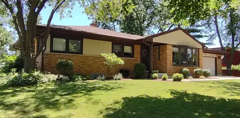 1515 Greenbriar Ln, Schaumburg, IL 60193