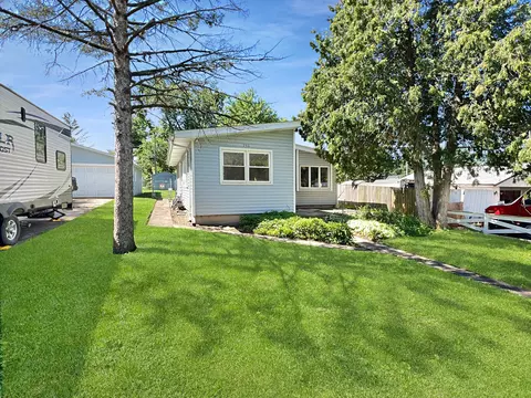 7511 Backbay Rd, Wonder Lake, IL 60097