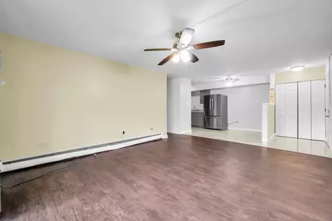 Living - 710 Hill Dr #108, Hoffman Estates, IL 60169 photo 2 of 3