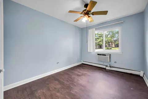 Bedroom - 710 Hill Dr #108, Hoffman Estates, IL 60169 photo 2 of 2